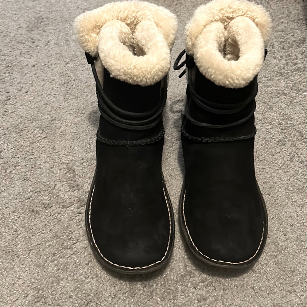 UGG boots, short black